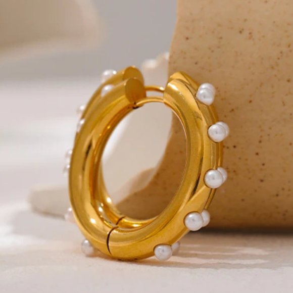 Vintage 18K Gold Hoop Earrings With Imitation Pearls - Picture 7 of 13